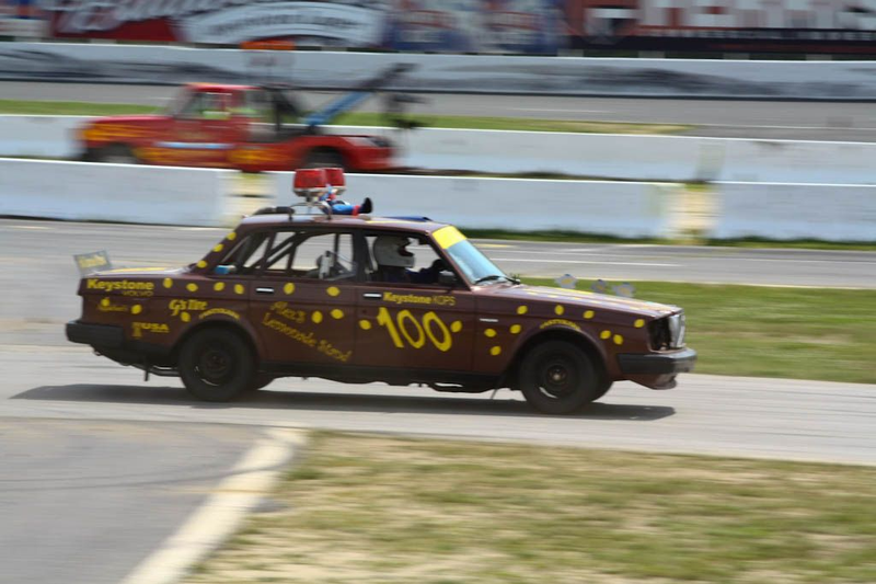 Illustration for article titled The 24 Hours Of LeMons New England 2009 Über Gallery, Part 1